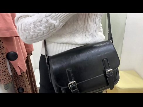 ❤️ 年轻婊子FeralBerry在试衣间用假阳具公开自慰 ️❌ Quality porn️❤