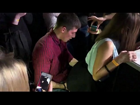 ❤️ 俄罗斯夜总会里的真实性爱 18岁的俄罗斯女孩在夜总会的肛门和阴道性交 ️❌ Quality porn️❤